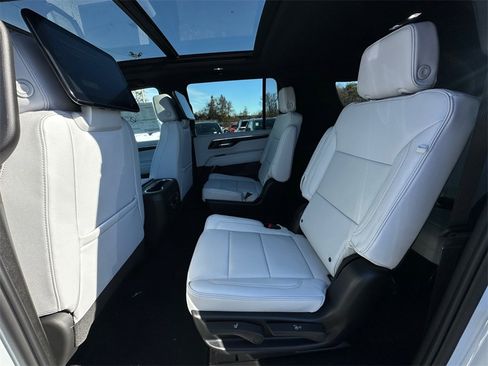 New 2026 Chevrolet Suburban Premier image 20
