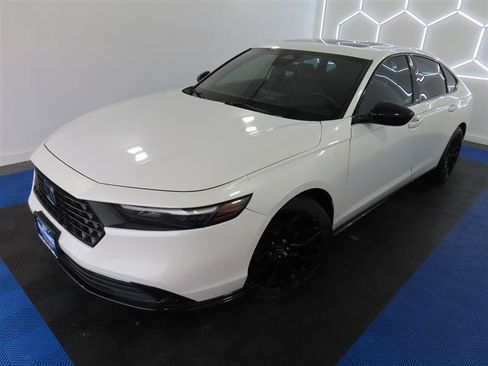 Used 2023 Honda Accord Sport image 4