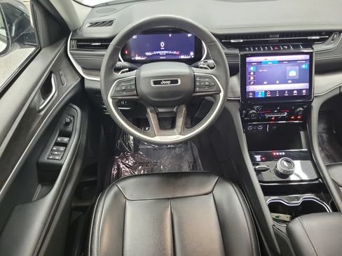 Used 2023 Jeep Grand Cherokee L Limited w/ Black Appearance Package AWD/4WD image 15