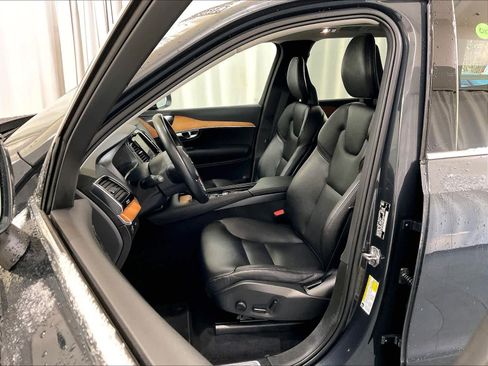 Used 2021 Volvo XC90 T6 Momentum w/ Advanced Package image 10