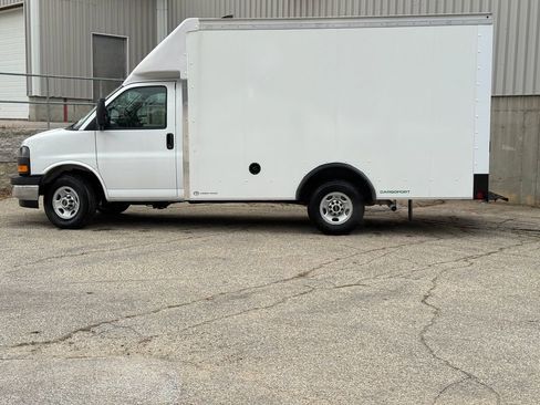 New 2026 GMC Savana 3500 w/ Power Convenience Package RWD image 5