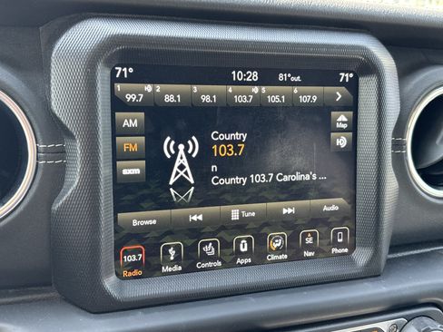 Used 2019 Jeep Wrangler Unlimited Sahara AWD/4WD image 26