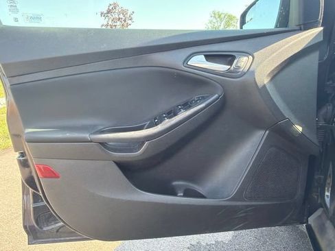 Used 2016 Ford Focus SE FWD image 16