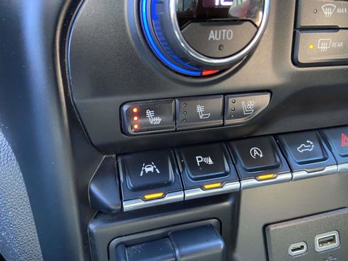 Used 2020 Chevrolet Silverado 1500 High Country w/ Technology Package image 13