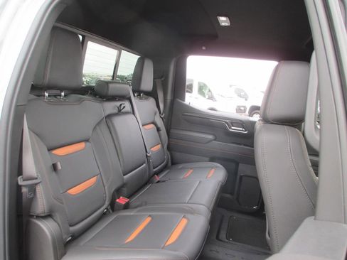 Used 2024 GMC Sierra 1500 AT4 w/ Technology Package image 27