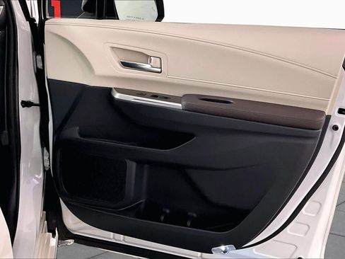 Used 2021 Toyota Sienna Platinum FWD image 22