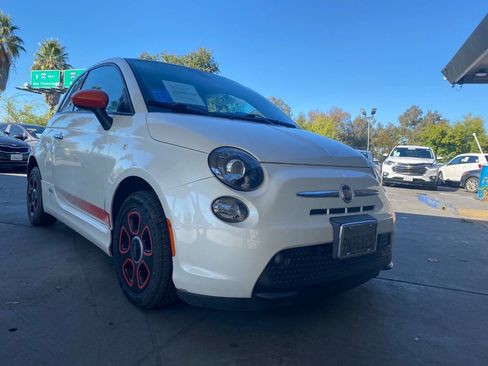Used 2018 FIAT 500 e w/ Esport Package image 7