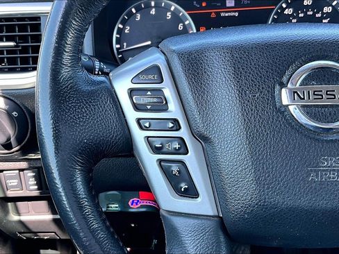 Used 2021 Nissan Titan SV w/ SV Convenience Package image 18