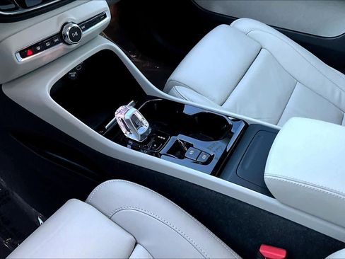 Certified 2023 Volvo XC40 B5 Plus w/ Protection Package Premier image 15