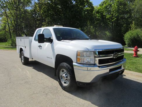 Used 2011 Chevrolet Silverado 2500 W/T w/ Snow Plow Prep Package AWD/4WD image 20