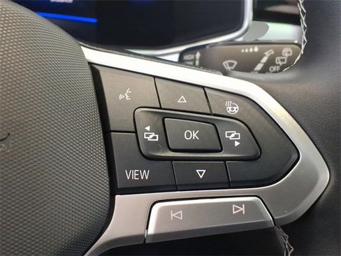 Used 2025 Volkswagen Taos SE w/ Panoramic Sunroof Package image 24