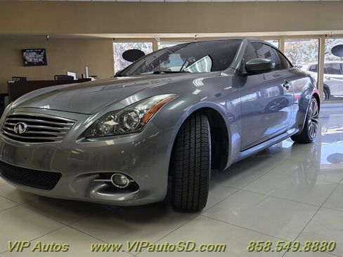 Used 2013 INFINITI G37 Convertible w/ Premium Pkg RWD image 2