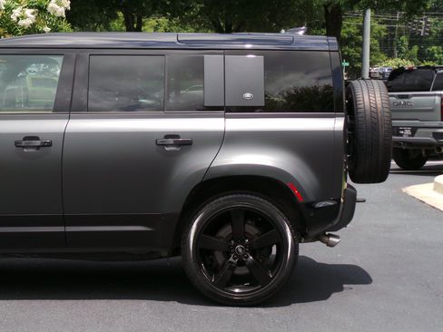 Used 2023 Land Rover Defender 110 V8 AWD/4WD image 28