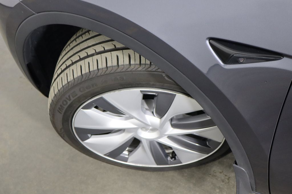 Used 2023 Tesla Model Y Long Range AWD/4WD image 45