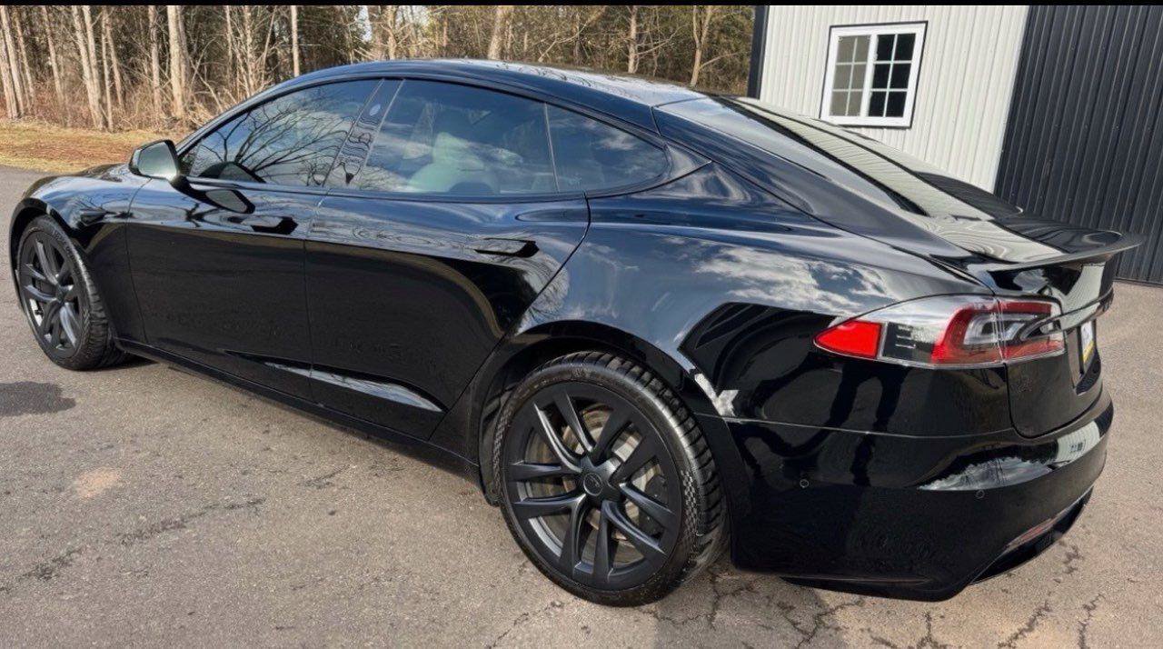 Used 2022 Tesla Model S Plaid AWD/4WD image 2