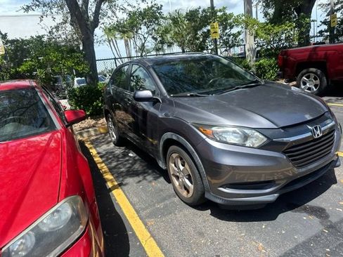 Used 2018 Honda HR-V LX image 3