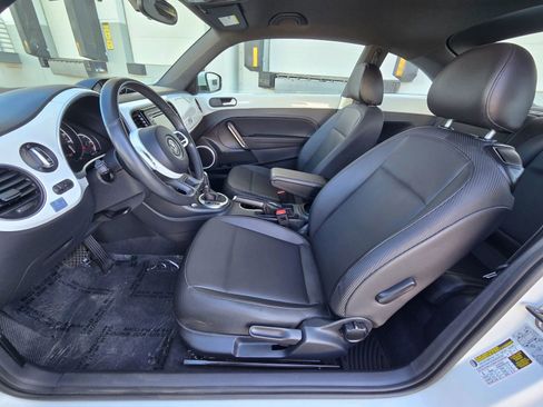 Used 2015 Volkswagen Beetle TDI FWD image 12