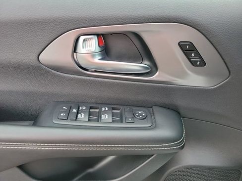 Used 2026 Chrysler Pacifica Select FWD image 13