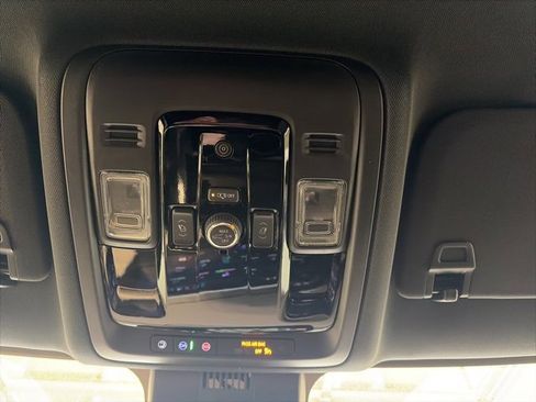 New 2026 Chevrolet Suburban LT image 25