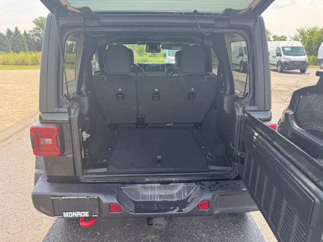 Used 2026 Jeep Wrangler Unlimited Rubicon AWD/4WD image 17