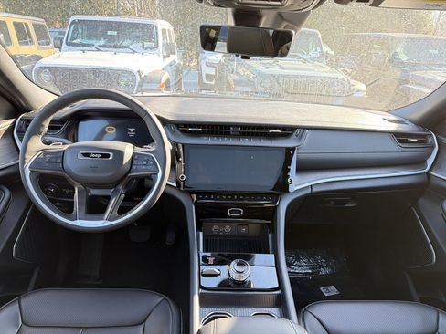 New 2026 Jeep Grand Cherokee L Limited w/ Luxury Tech Group II AWD/4WD image 12