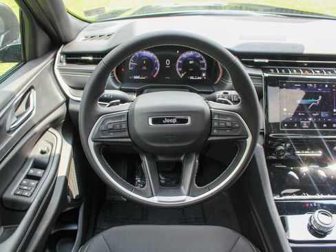 New 2025 Jeep Grand Cherokee L Laredo image 20