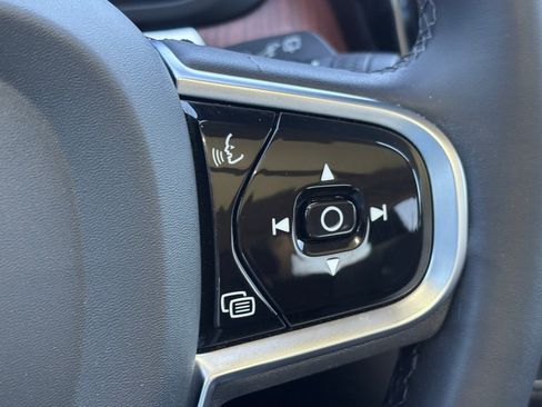 Certified 2023 Volvo XC60 B5 Plus w/ Climate Package image 17