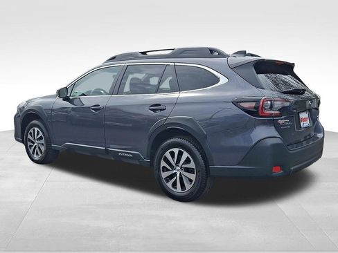 Used 2023 Subaru Outback Premium image 4