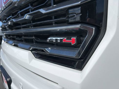Used 2024 GMC Sierra 2500 AT4 w/ AT4 Premium Plus Package AWD/4WD image 10