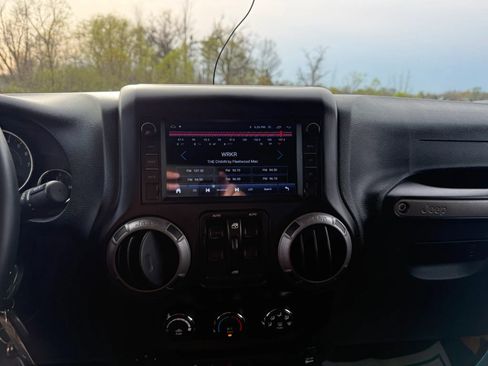 Used 2015 Jeep Wrangler Unlimited Sport w/ Quick Order Package 24S AWD/4WD image 20