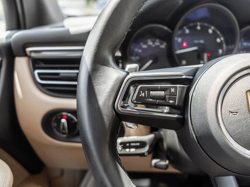 Used 2022 Porsche Macan image 25