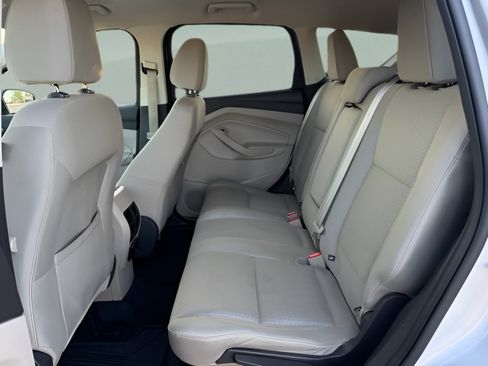 Used 2017 Ford Escape SE w/ SE Cold Weather Package AWD/4WD image 23