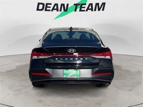 Certified 2024 Hyundai Elantra SEL w/ Convenience Package image 7