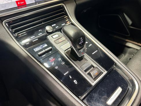 Used 2018 Porsche Panamera 4 image 11