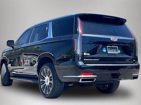 Used 2023 Cadillac Escalade Premium Luxury AWD/4WD image 4