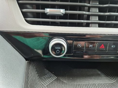 Used 2025 Ford Explorer Active RWD image 17