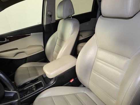 Used 2017 Kia Sorento FWD w/ LX Convenience Package image 24