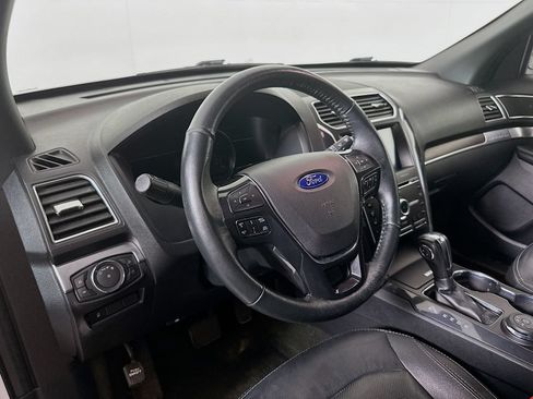 Used 2018 Ford Explorer Limited w/ Ford Safe & Smart Package AWD/4WD image 9