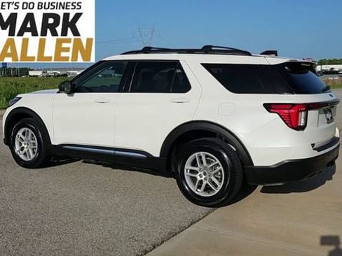 Used 2025 Ford Explorer Active AWD/4WD image 6