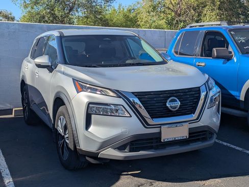 Used 2021 Nissan Rogue SV image 4