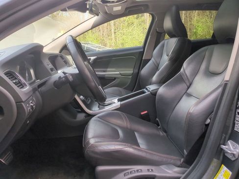 Used 2016 Volvo V60 T5 Cross Country w/ Convenience Package AWD/4WD image 22