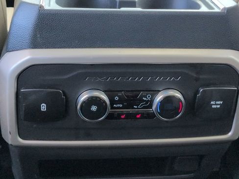 Used 2024 Ford Expedition Limited image 16