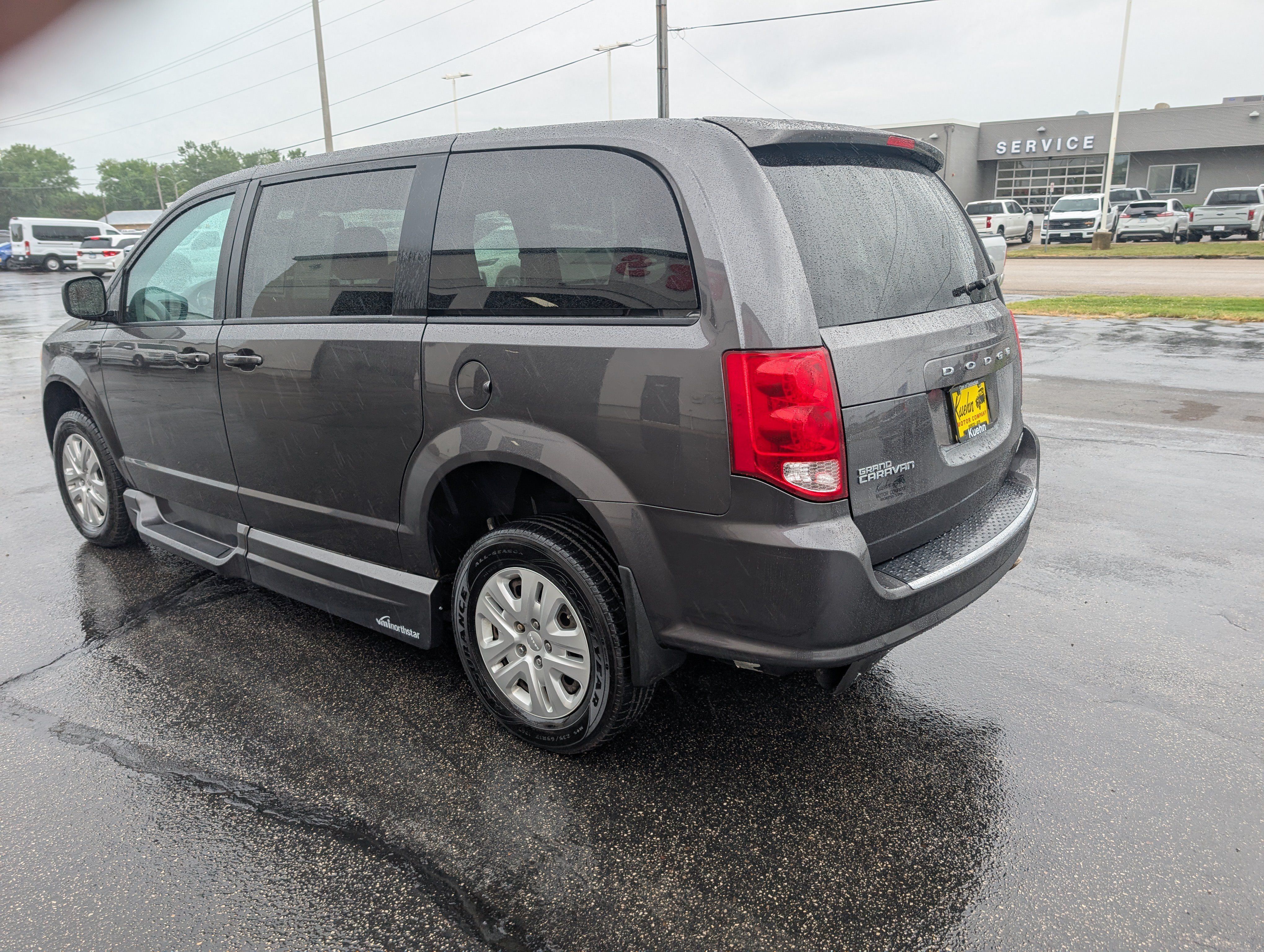 Used 2018 Dodge Grand Caravan SE w/ UConnect Hands-Free Group FWD image 6