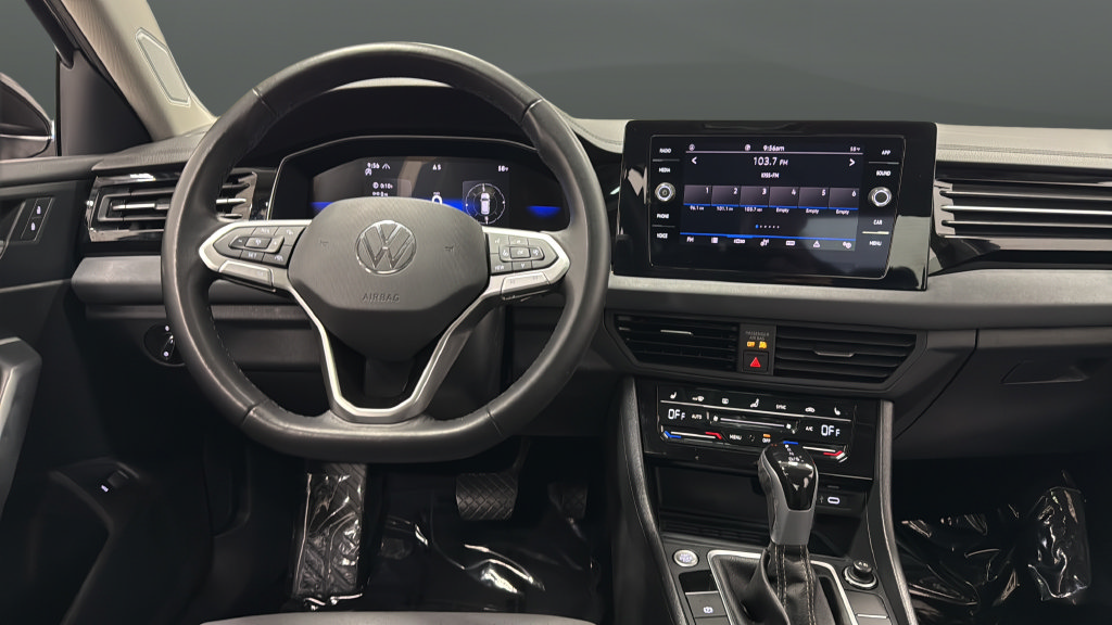 Used 2025 Volkswagen Jetta SE FWD image 11
