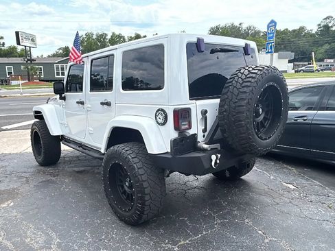 Used 2014 Jeep Wrangler Unlimited Sahara w/ Connectivity Group AWD/4WD image 3