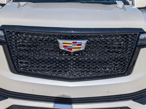 Used 2024 Cadillac Escalade Sport Platinum w/ LPO, ONYX Package image 10