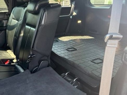 Used 2018 Ford Expedition XLT w/ Equipment Group 202A AWD/4WD image 35