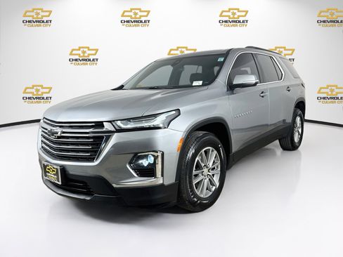 Used 2023 Chevrolet Traverse LT FWD image 3