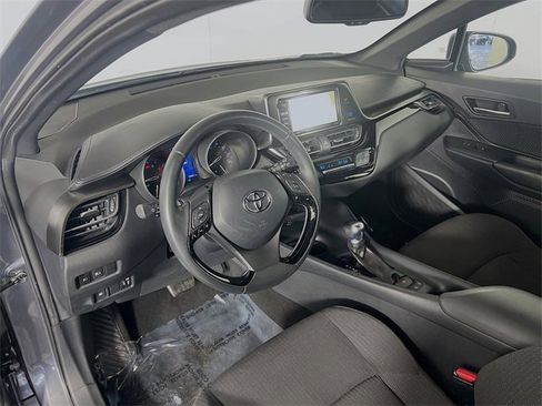 Used 2018 Toyota C-HR XLE image 10