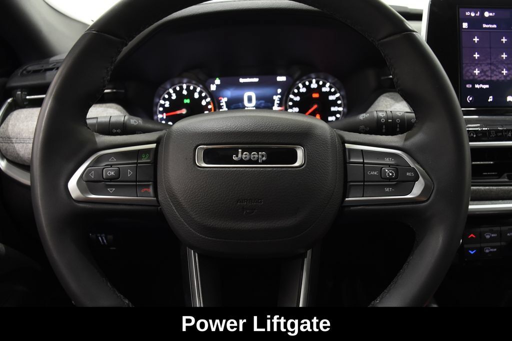 Used 2025 Jeep Compass Latitude w/ Sun & Sound Group AWD/4WD image 14